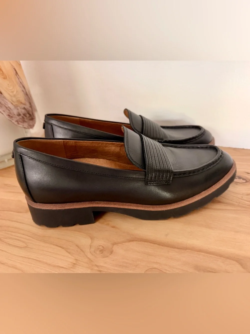 Vionic Black Leather Loafer - Picture 5 of 12